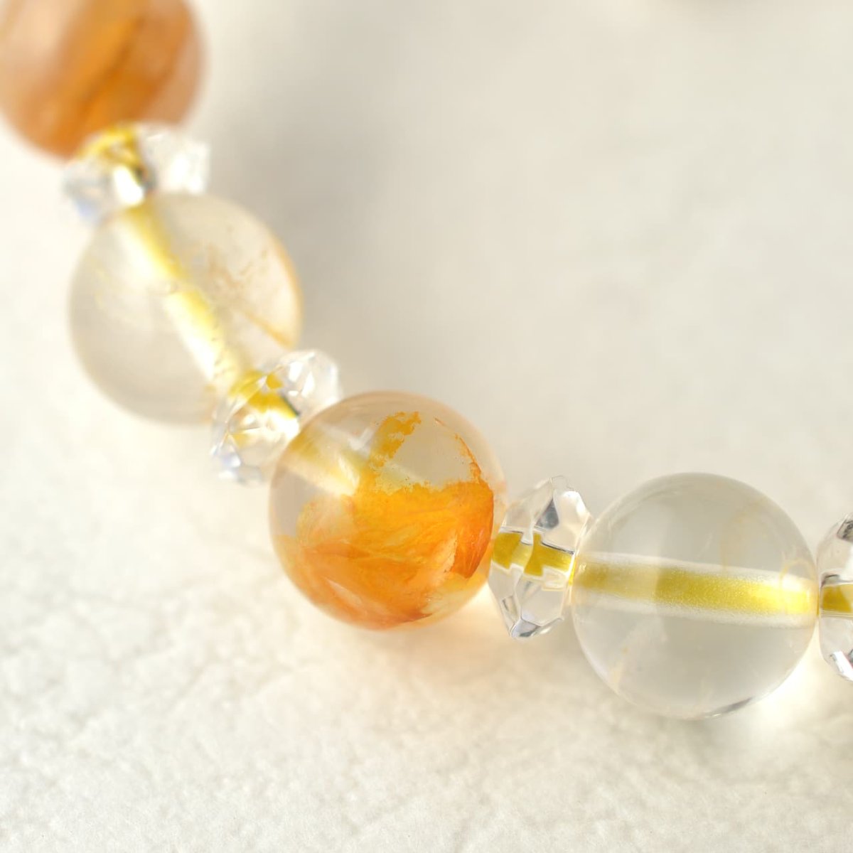 画像9: ヘマタイト・ライモナイトインクォーツ(イエローカラー)、カット水晶 - 8mm玉、サイズ15cm (9)