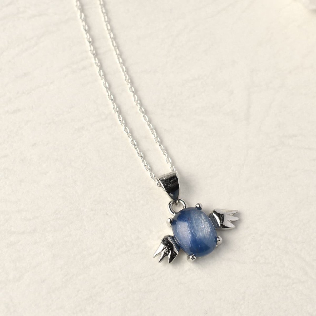 画像8: カイヤナイト - 天使型、約1g、シルバー925あずきチェーン45cm【ケース付】 (8)