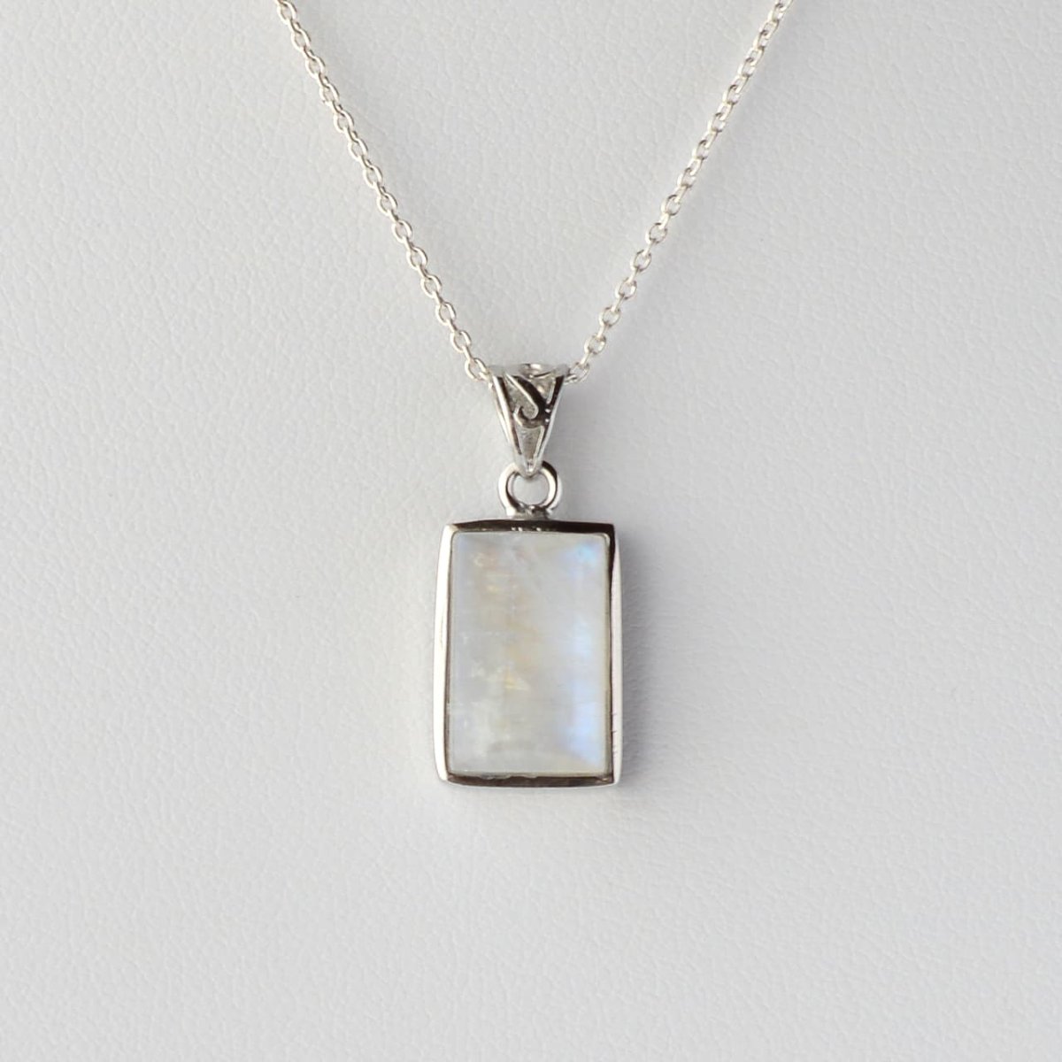 画像3: ムーンストーン(6Aランク) - 約3g、シルバー925あずきチェーン45cm【ケース付】 (3)