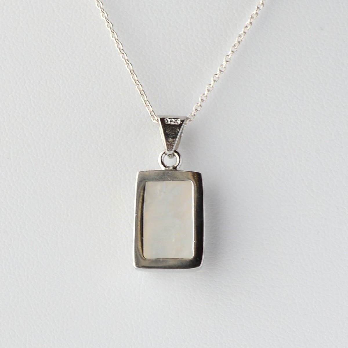 画像5: ムーンストーン(6Aランク) - 約3g、シルバー925あずきチェーン45cm【ケース付】 (5)