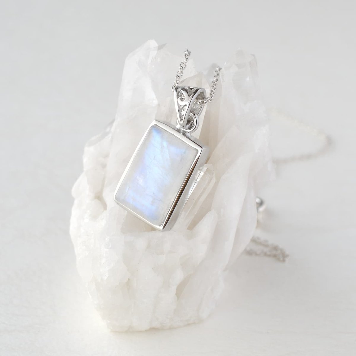 画像7: ムーンストーン(6Aランク) - 約3g、シルバー925あずきチェーン45cm【ケース付】 (7)