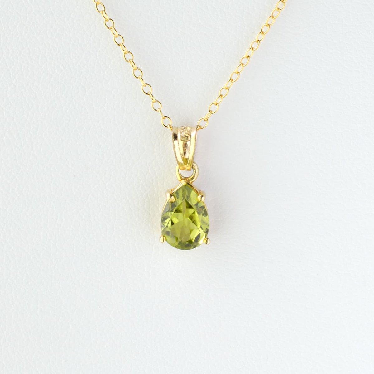 画像3: ペリドット(宝石質3Aランク) - ペアシェイプファセットカット、約0.6g、14KGFあずきチェーン45cm【ケース付】 (3)