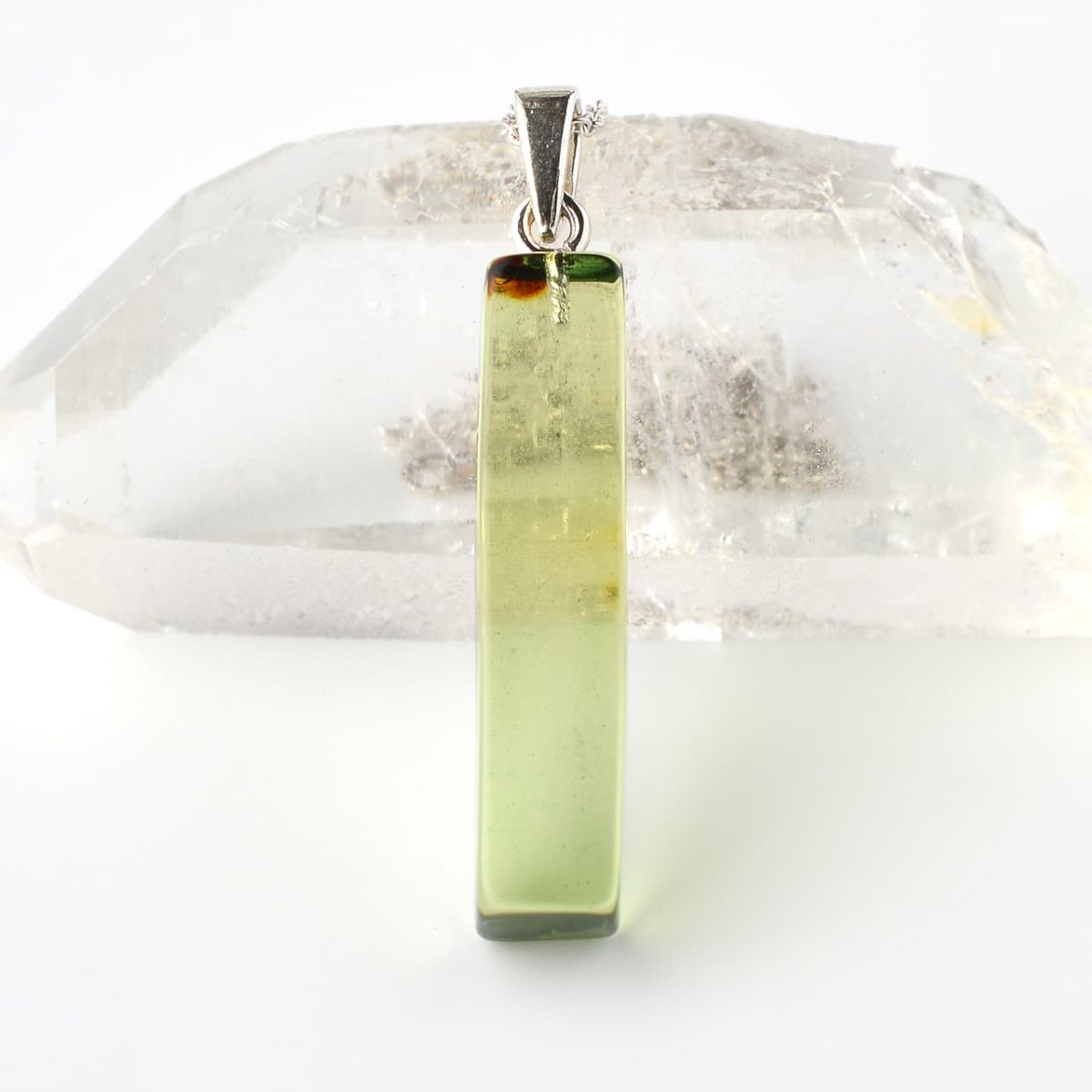 画像2: バルティックグリーンカラーアンバー(琥珀)、バルト海リトアニア産 - 直方体型、約2g、シルバー925あずきチェーン45cm【ケース付】 (2)