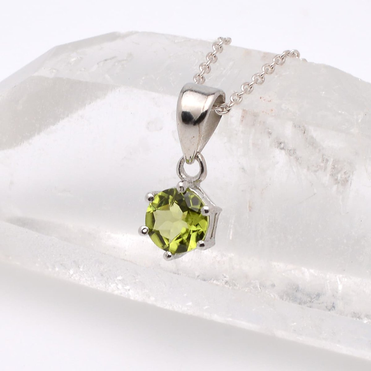 画像2: ペリドット(宝石質3A) - ラウンドファセットカット、約0.7g、シルバー925あずきチェーン45cm【ケース付】 (2)