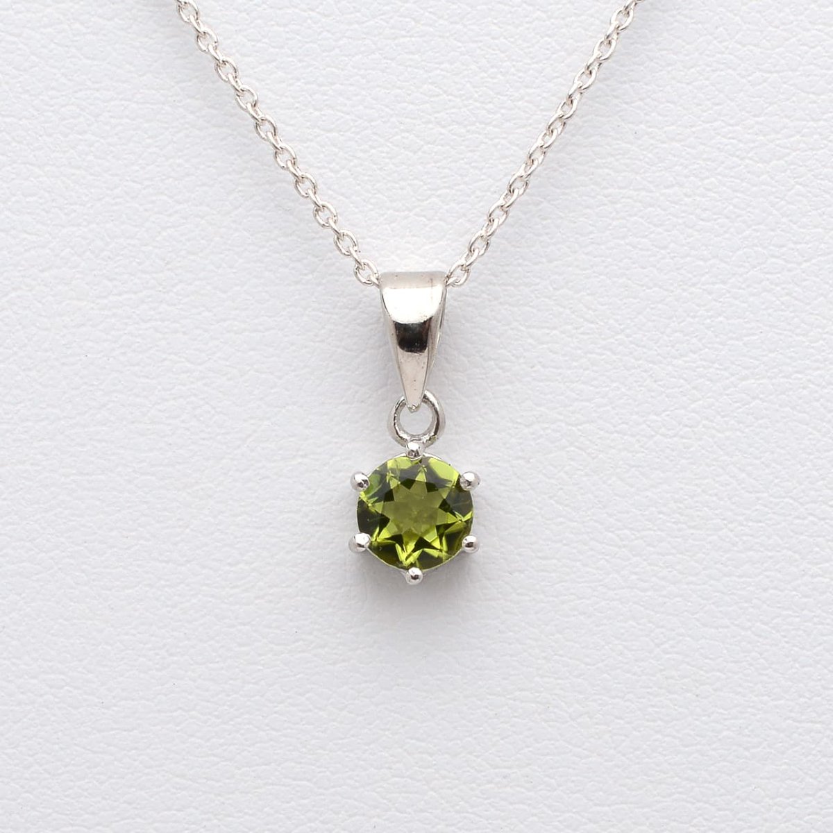 画像3: ペリドット(宝石質3A) - ラウンドファセットカット、約0.7g、シルバー925あずきチェーン45cm【ケース付】 (3)