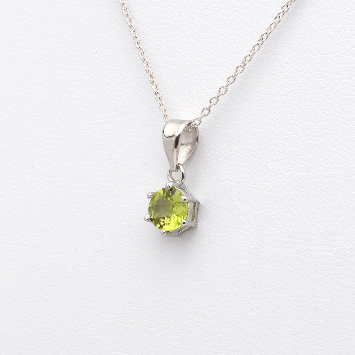 画像4: ペリドット(宝石質3A) - ラウンドファセットカット、約0.7g、シルバー925あずきチェーン45cm【ケース付】 (4)