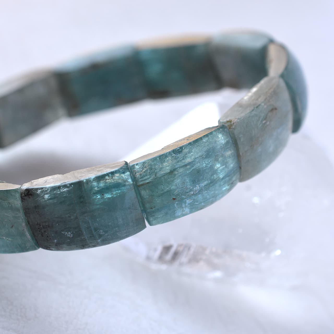 ブルーグリーンカイヤナイト - バングルタイプ、フリーサイズ(15~17cm)